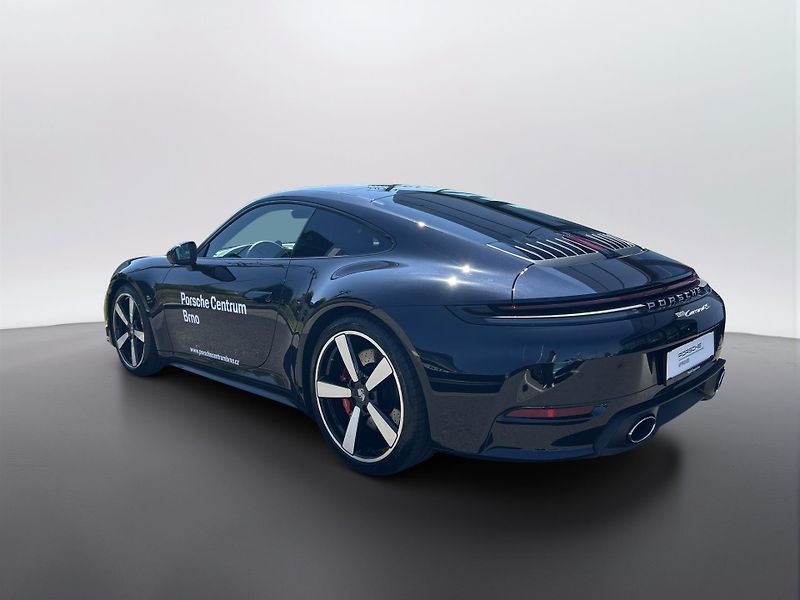 Porsche 911 (2026) Carrera 4S - fotka 3 z 30