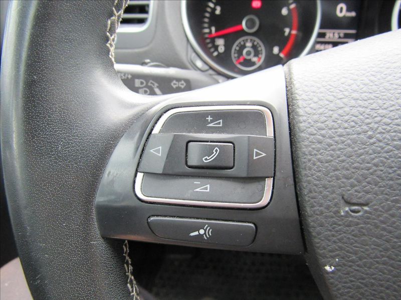 Volkswagen Golf 1,2 TSI 63kW Trendline - fotka 21 z 33
