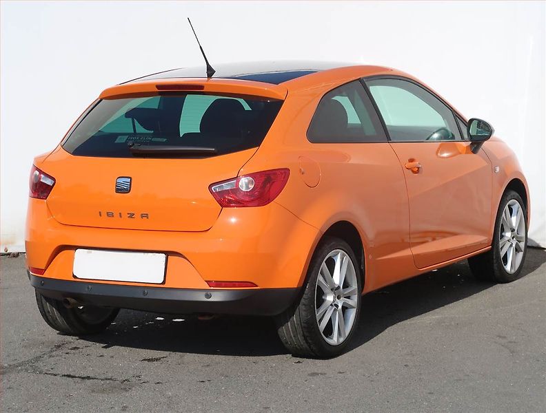 Seat Ibiza (2010) 1.6 i 16v, ČR,1.maj - fotka 5 z 17