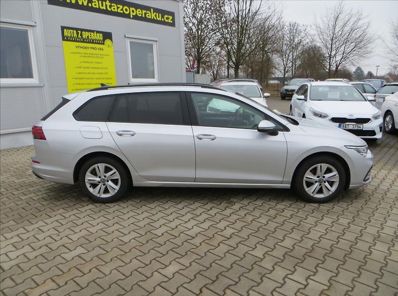 Volkswagen Golf 1,5 TSI 110kW Life DSG7 ČR - fotka 9 z 21