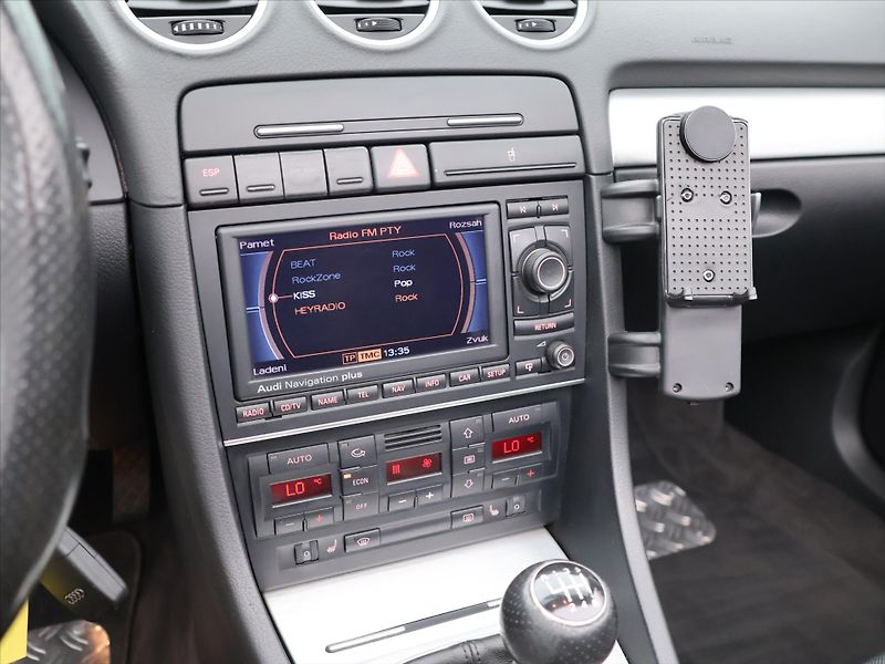 Audi A4 2,5 TDI  120kW MAN Cabriolet - fotka 21 z 31