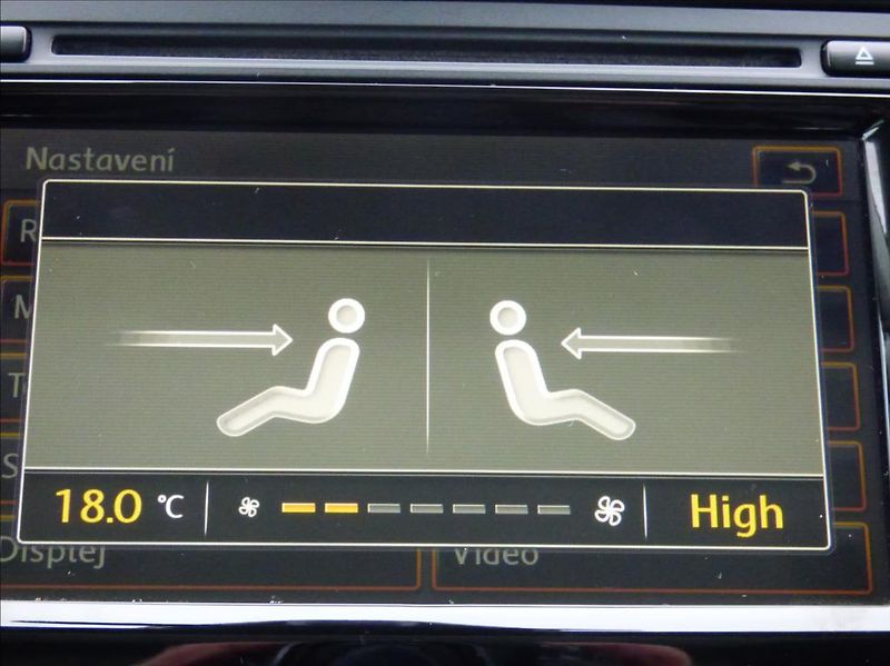 Volkswagen Sharan 2,0 TDI,Digi Klima,Navigace  H - fotka 50 z 67