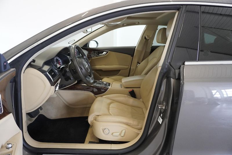 Audi A7 3.0 TFSi QUTTRO S-TRONIC - fotka 11 z 32