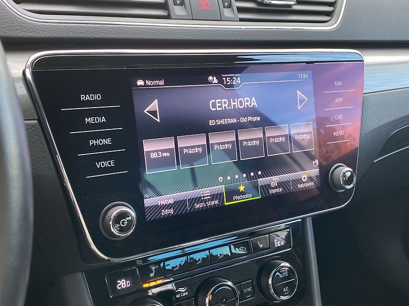 Škoda Superb (2021) Combi 1.4 TSI iV DSG Style - fotka 15 z 34