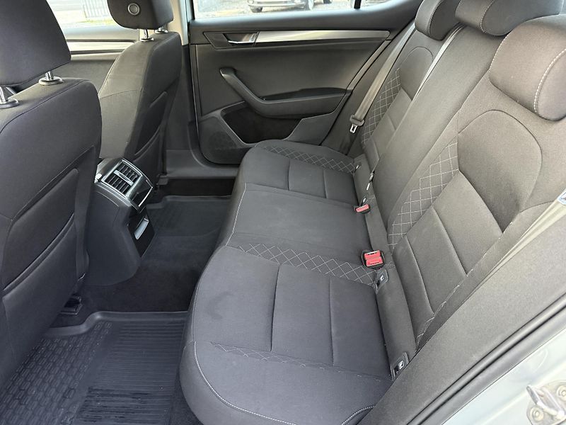 Škoda Superb 1.6TDi Ambition 88kW ČR - fotka 17 z 19