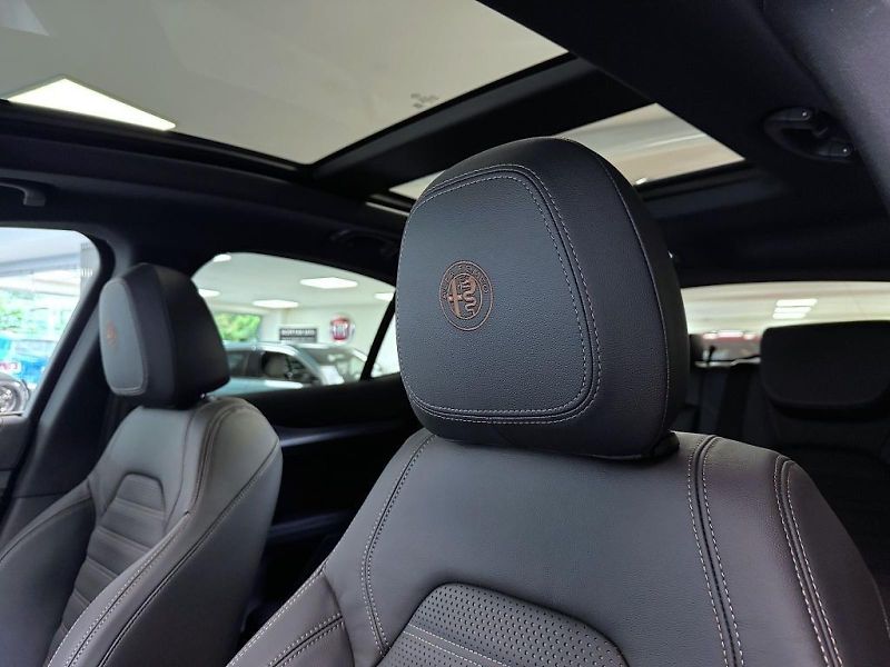 Alfa Romeo Stelvio (2026) 2.0 T 280k AT8 ZF Q4 4x4 Inten - fotka 22 z 24
