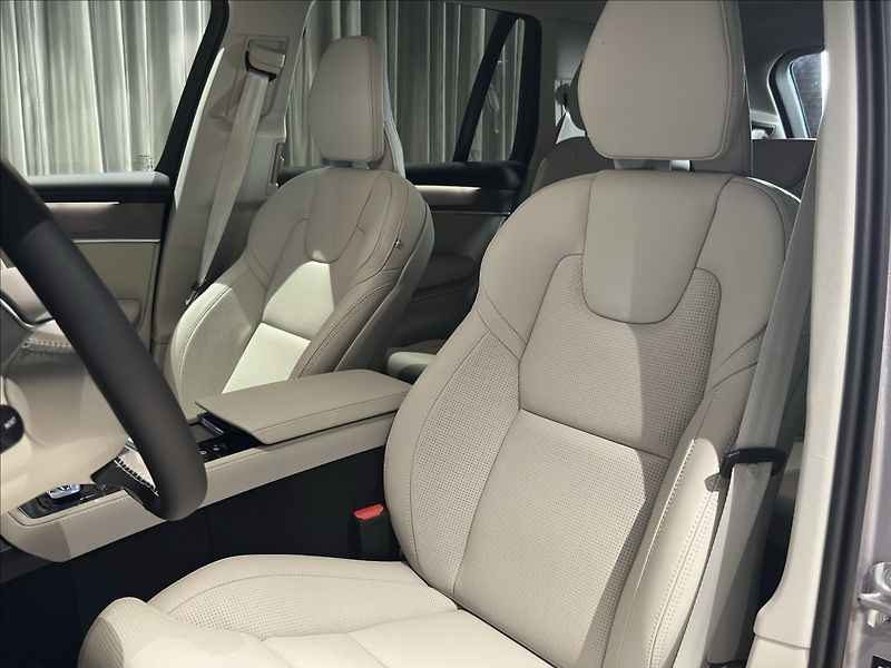 Volvo XC90 (2026) 2,0 T8  Plus Bright - fotka 17 z 41