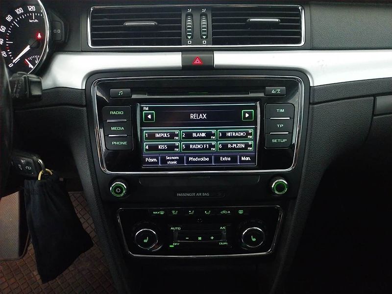 Škoda Superb (2013) Ambition 2.0 TDI, Bi-Xenony - fotka 12 z 19