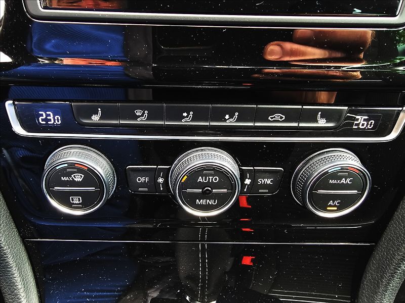 Volkswagen Golf VII 1,4TSi 92KW CUP NAVI - fotka 20 z 46