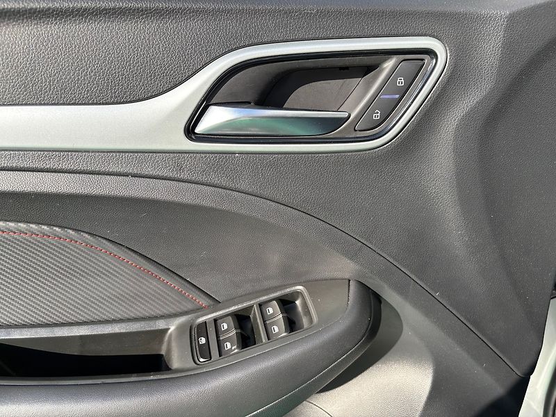 MG ZS 1.0TGI Automat, Navi, Kamera - fotka 18 z 23
