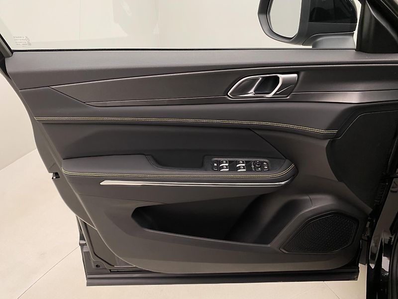 Lynk & Co 01 (2025) 01 CORE PHEV - fotka 30 z 90