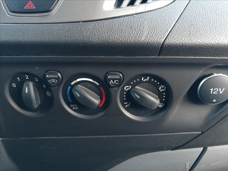 Ford Transit Custom 2,0 TDCi L 2 8 míst - fotka 12 z 24