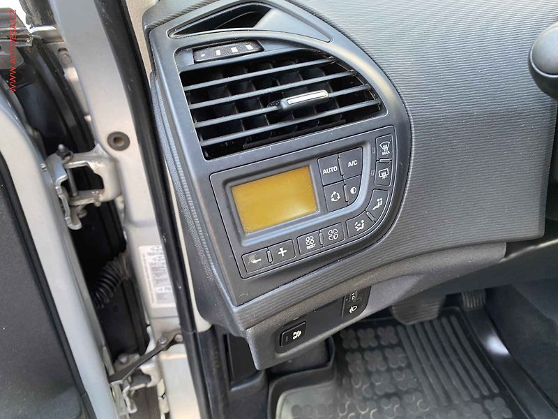 Citroën Grand C4 Picasso (2011) 1.6 HDi, AT, AC, temp - fotka 14 z 15