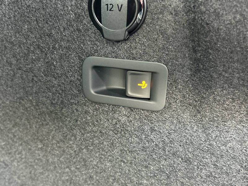Volkswagen Golf (2026) Variant 1.5 TSI People - fotka 33 z 35