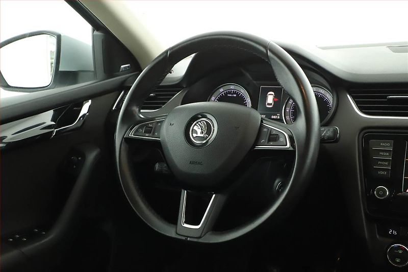 Škoda Octavia (2017) Laurin&Klement 1.8 TSI, Kůže - fotka 8 z 17