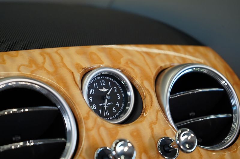 Bentley Continental GTC Mulliner, Masáže, Ventilace - fotka 31 z 52