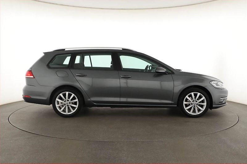 Volkswagen Golf (2018) 1.0 TSI, Tempomat - fotka 6 z 15
