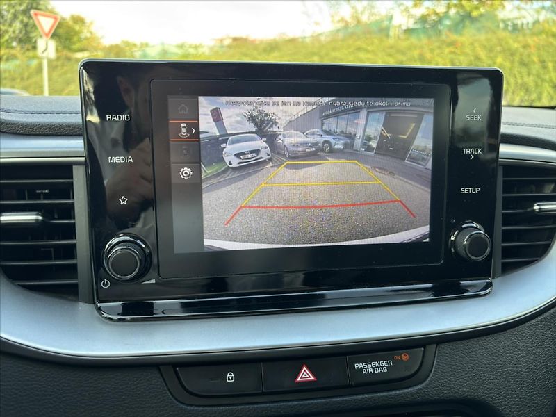 Kia Ceed 1,5 TGDi 118kW AT Spin ZÁRUKA - fotka 17 z 39