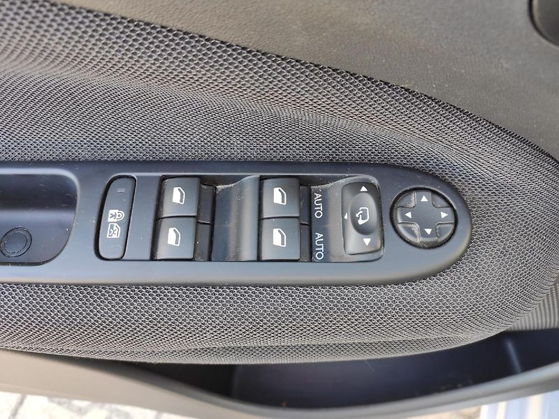 Citroën C3 Picasso (2016) 1.4i 95k MAN5 první majitel - fotka 21 z 24