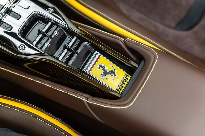 Ferrari SF90 Spider*FULL carbon*metalíza - fotka 42 z 47