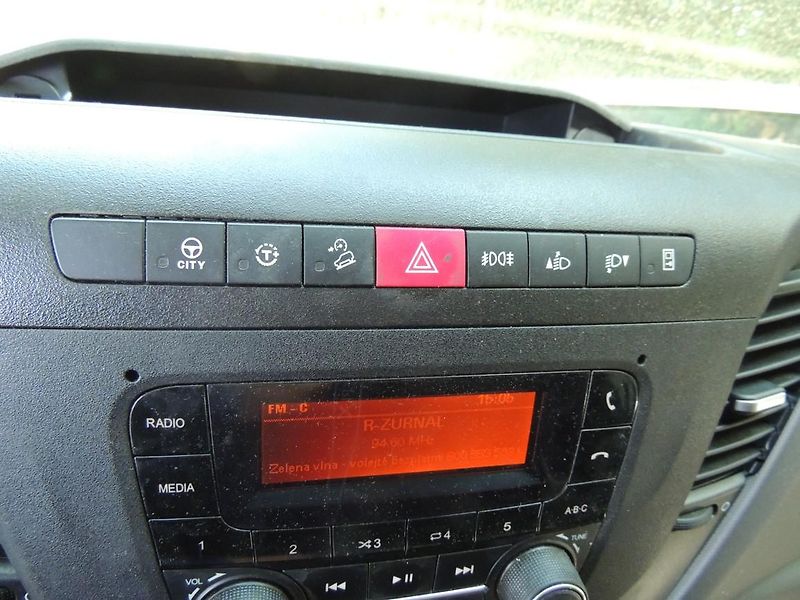 Iveco Daily (2022) 3.0D,129kw,automat,ČR,1.maj. - fotka 15 z 19