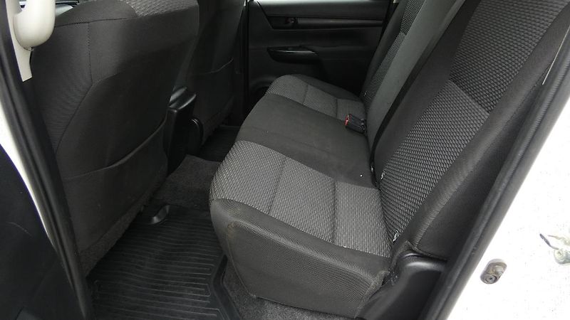 Toyota Hilux 2.4 D-4D Double Cab 4x4 Live - fotka 18 z 21