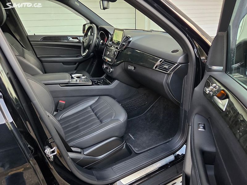 Mercedes-Benz GLE (2019) 400 TOP STAV naj 24 tis.km. - fotka 13 z 48