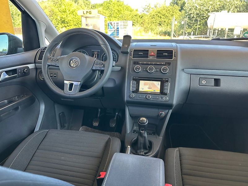 Volkswagen Touran (2014) 2.0TDi WEBASTO,NAVI,SERVIS - fotka 10 z 17