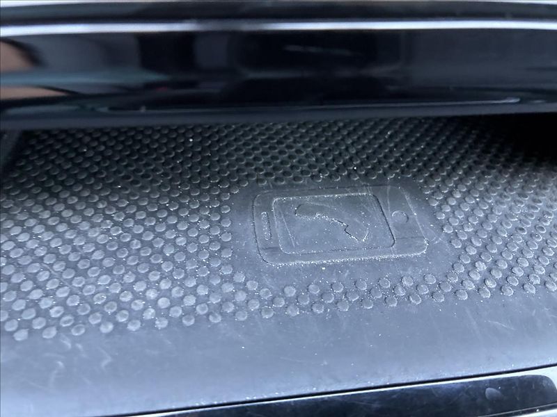 Volkswagen Passat 2,0 TDI,TAŽNÉ,WEBASTO - fotka 18 z 30
