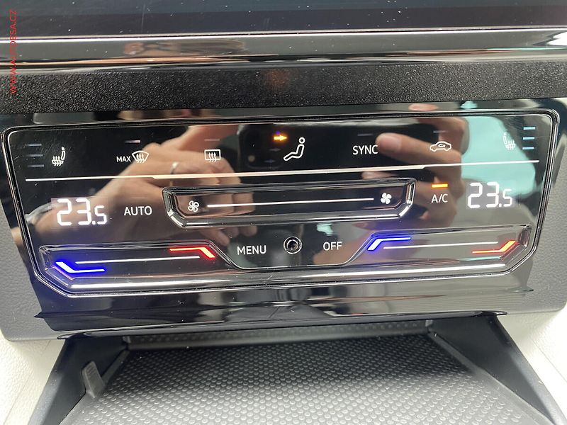 Volkswagen Passat (2021) 2.0 TDi, ČR, Elegance, LED - fotka 13 z 20