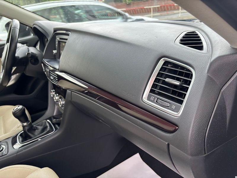 Mazda 6 2.2D/2014/129KW-MAN6-ZÁRUKA12 - fotka 38 z 45