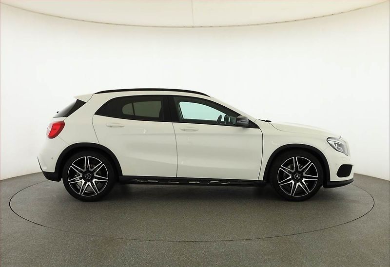 Mercedes-Benz GLA (2017) AMG line 220 d, Automat - fotka 6 z 20