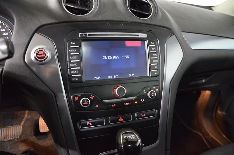 Ford Mondeo (2011) 2.0 TDCi - fotka 14 z 20
