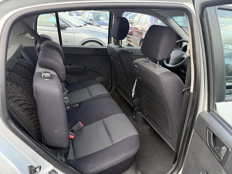 Hyundai Getz 1.1i - fotka 11 z 13