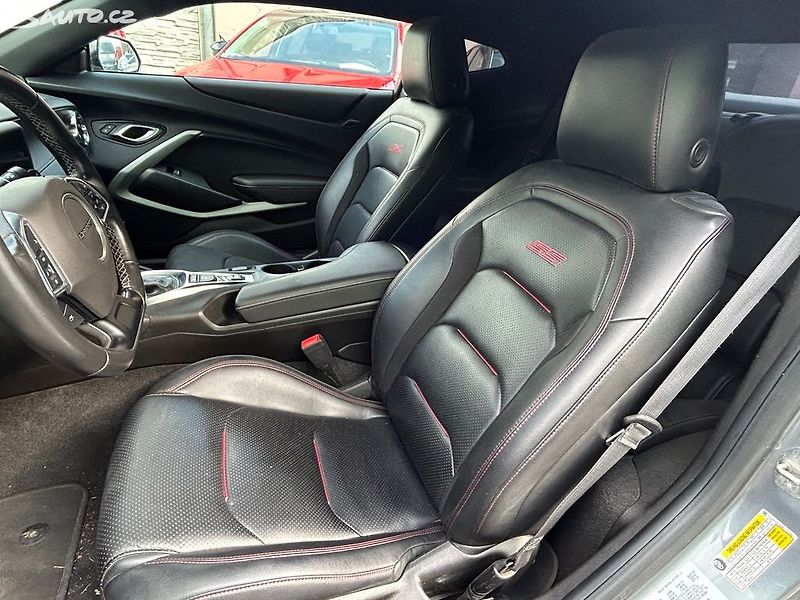 Chevrolet Camaro (2021) 6.2 V8 - fotka 27 z 28