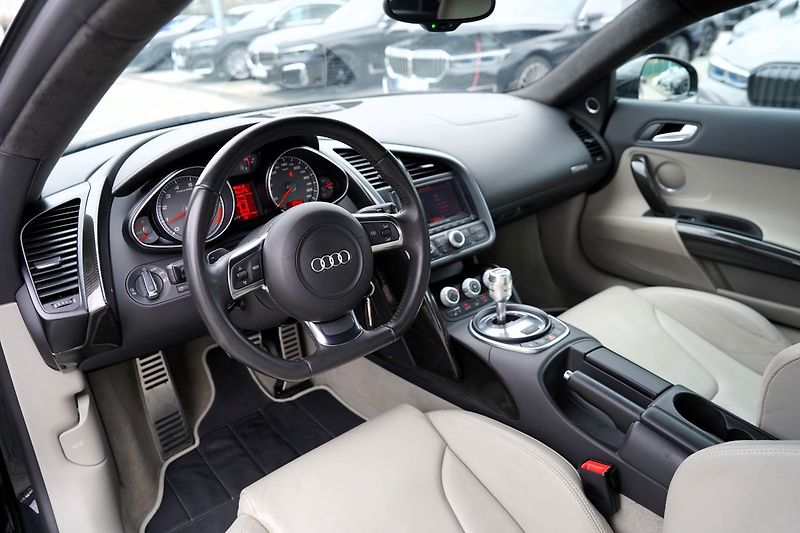 Audi R8 4.2 TFSI/Quattro/ČR/520PS !!!! - fotka 25 z 34