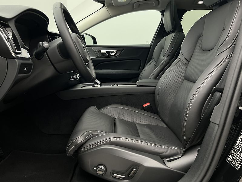 Volvo V60 B4 PLUS DARK PANORAMA - fotka 3 z 49