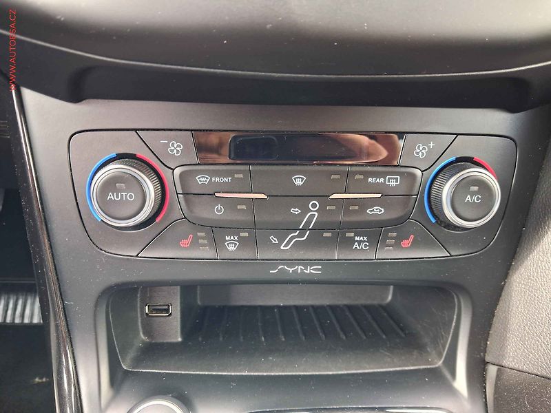 Ford Focus (2016) 1.5TDCI, ČR, servis.kniha, AC - fotka 12 z 18