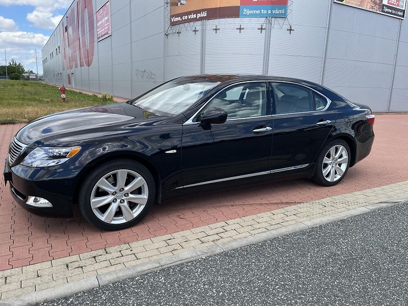 Lexus LS 600h 5.0 V8 Hybrid 1.Majitel ČR - fotka 2 z 38