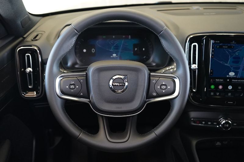 Volvo XC40 B3 Plus Dark, ACC, BLIS - fotka 23 z 43