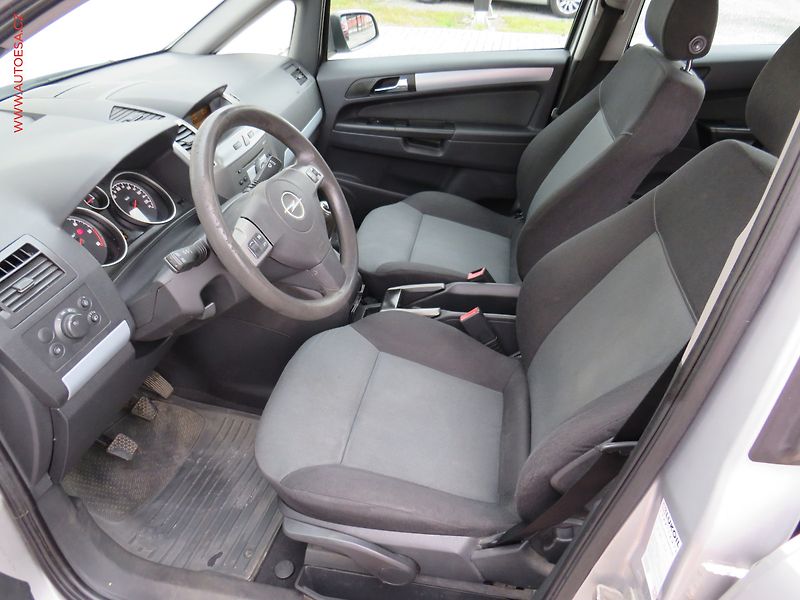 Opel Zafira (2006) 1.9CDTi, AC, tempo, park - fotka 9 z 15
