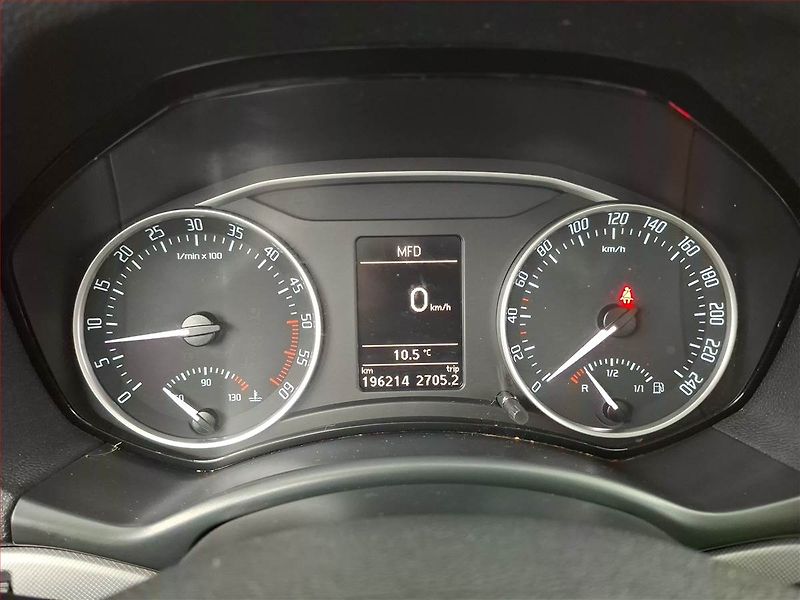 Škoda Octavia (2011) 1.6 TDI, Tempomat - fotka 11 z 16