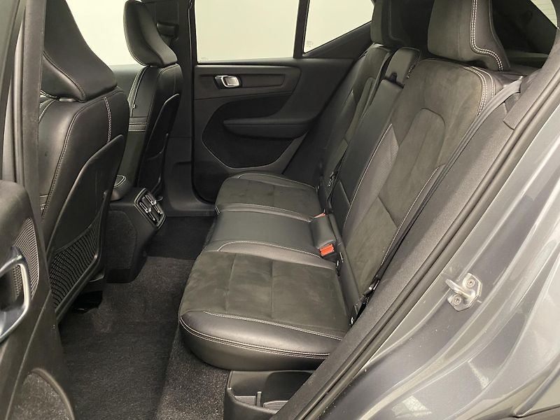 Volvo XC40 D4 AWD R-DESIGN AUT CZ - fotka 5 z 43