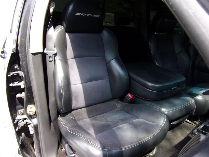 Dodge RAM (2005) SRT - 10 VIPER 8.3i V10 372kW  - fotka 19 z 19