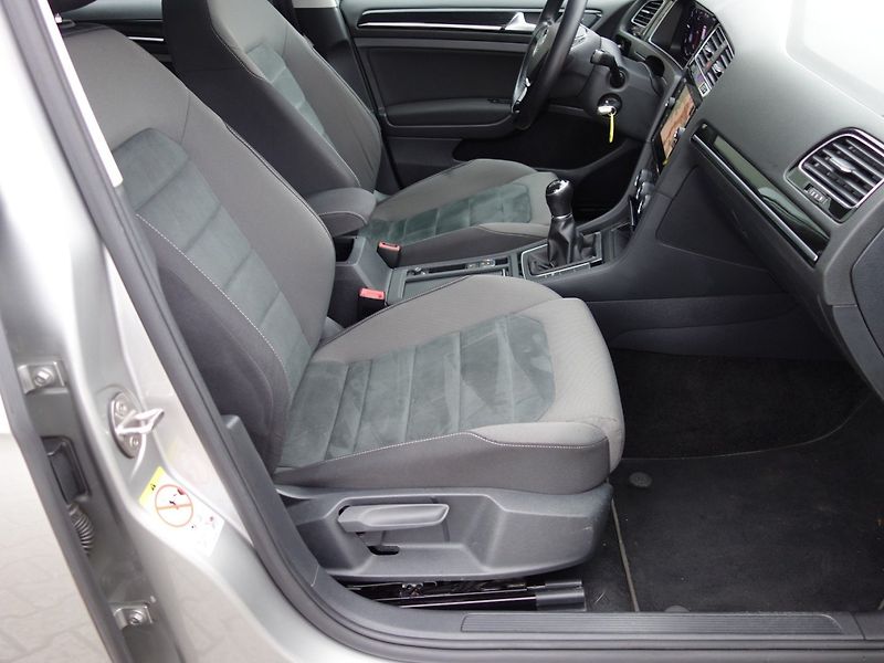 Volkswagen Golf (2019) 1.6TDI 85kW -ACC-VIRTUAL-DPH - fotka 22 z 34