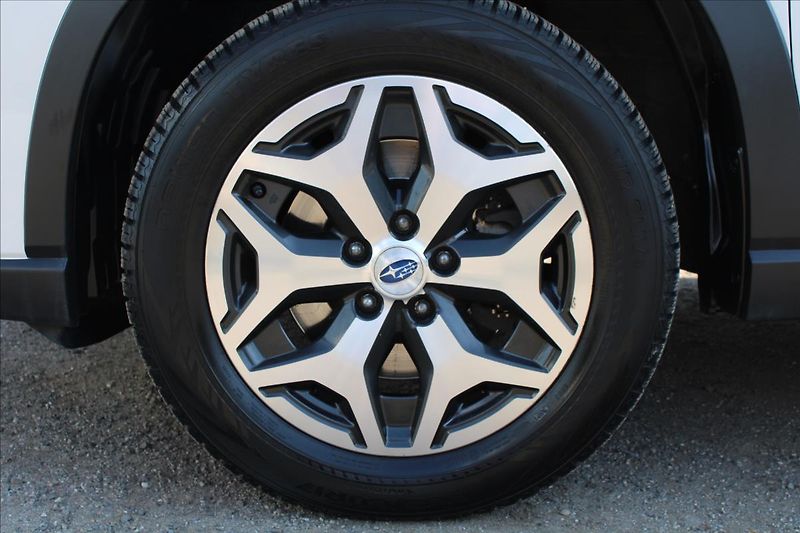 Subaru Forester 2,0 i  1.MAJ,4X4,A/T,ZÁRUKA - fotka 38 z 42