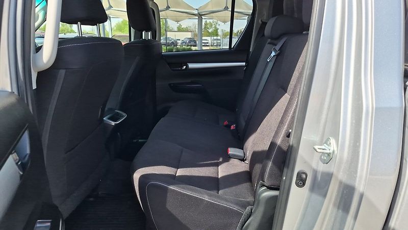 Toyota Hilux Executive 2,8D 150Kw - fotka 11 z 25