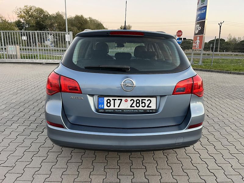 Opel Astra (2011) J KOMBI 1,6 i - fotka 6 z 13
