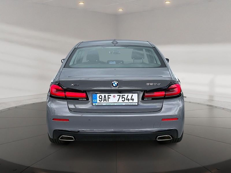 BMW Řada 5 (2022) xDRIVE 520d 140kW 4x4 CZ DPH - fotka 5 z 11