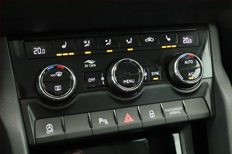 Škoda Karoq (2019) Ambition 1.0 TSI, Automat - fotka 14 z 18